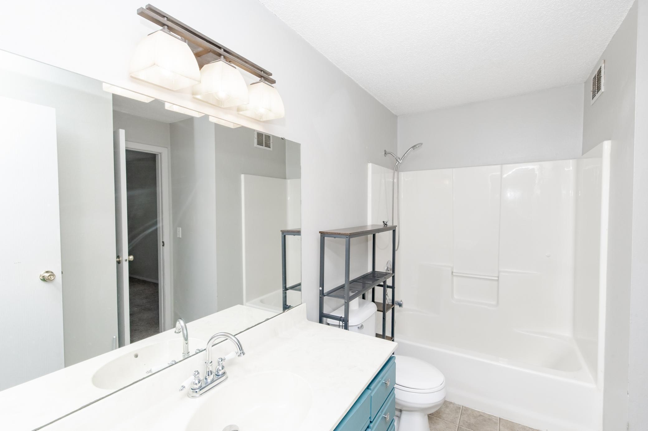 Primary Bathroom - Full - Hollywood