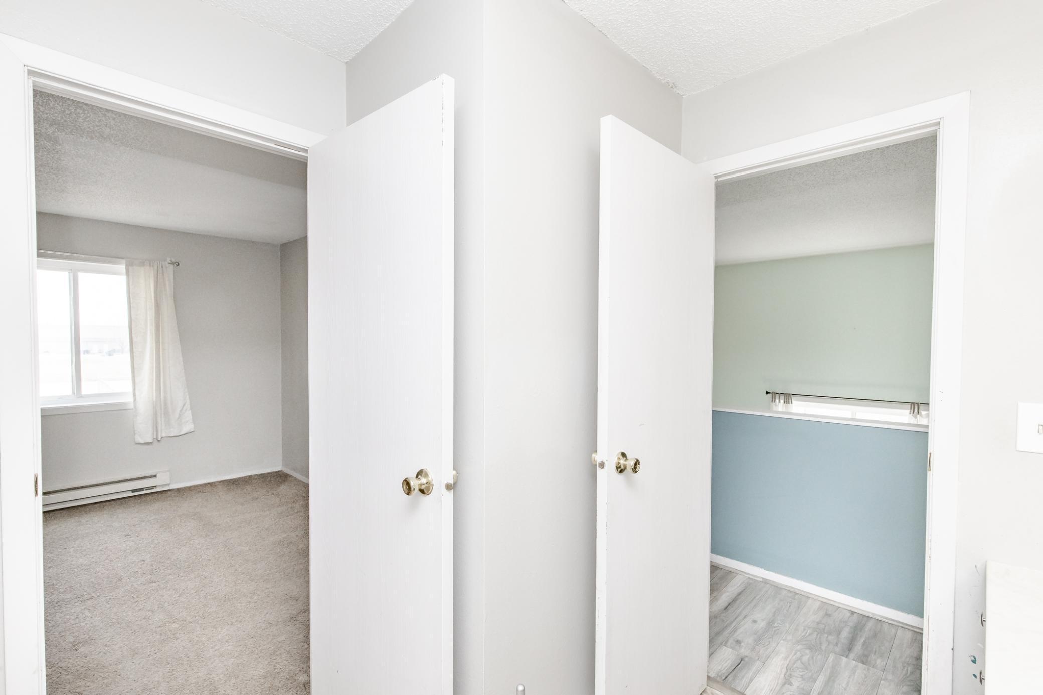 Primary Bathroom - Full - Hollywood