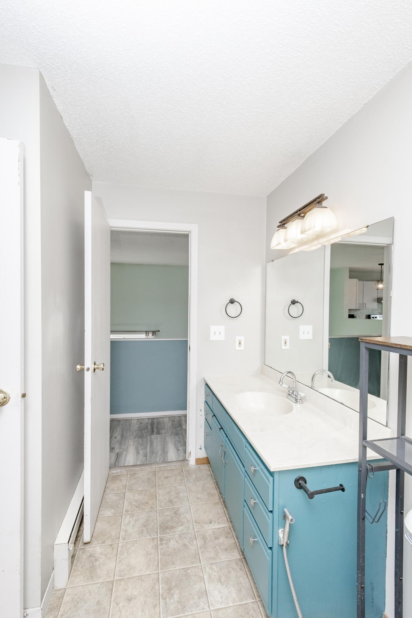 Primary Bathroom - Full - Hollywood