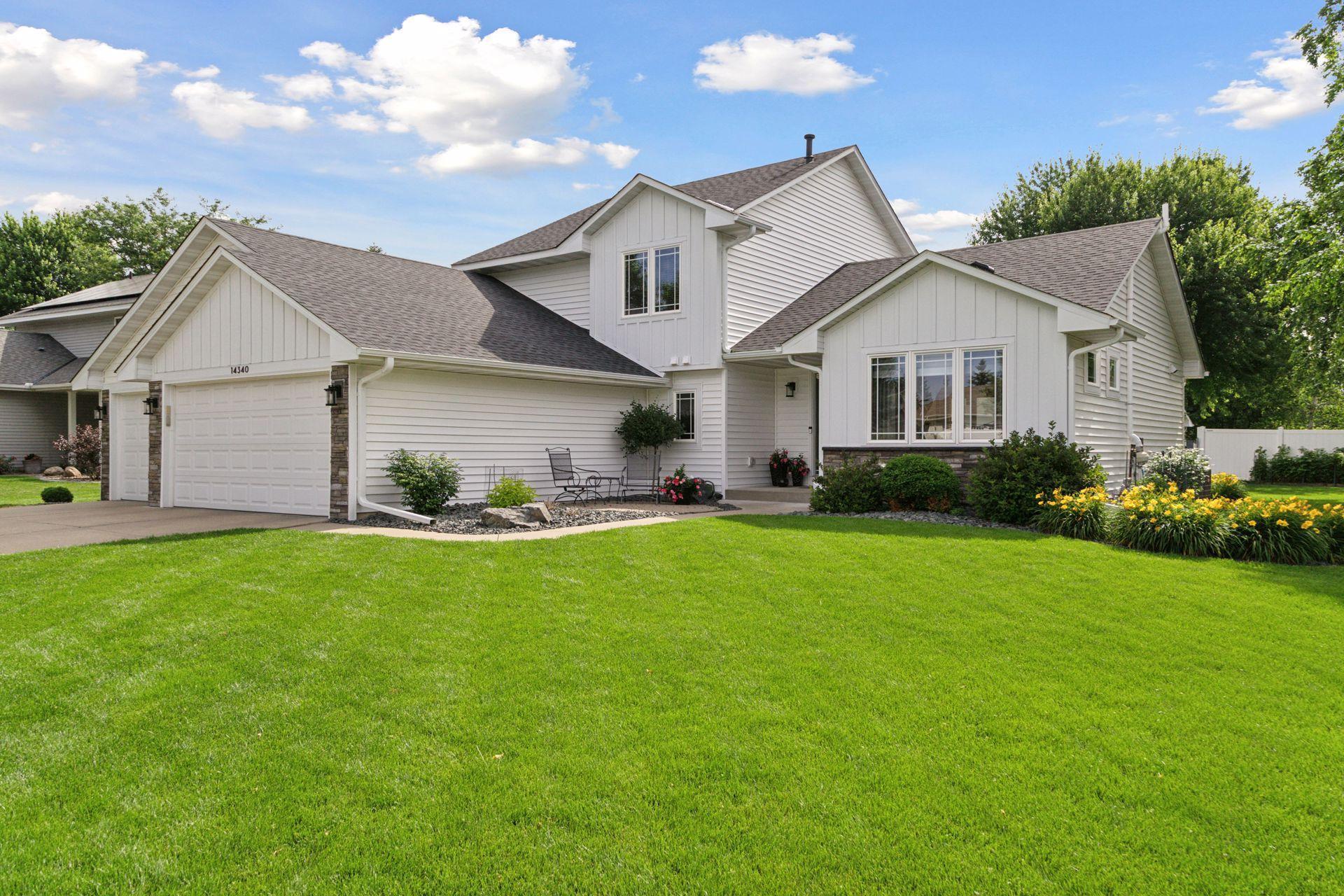 Welcome to this fantastic home situated on a prime lot in a wonderful Rosemount neighborhood. This home is crisp, clean and move in ready! ISD 196 Schools--Shannon Park Elementary.