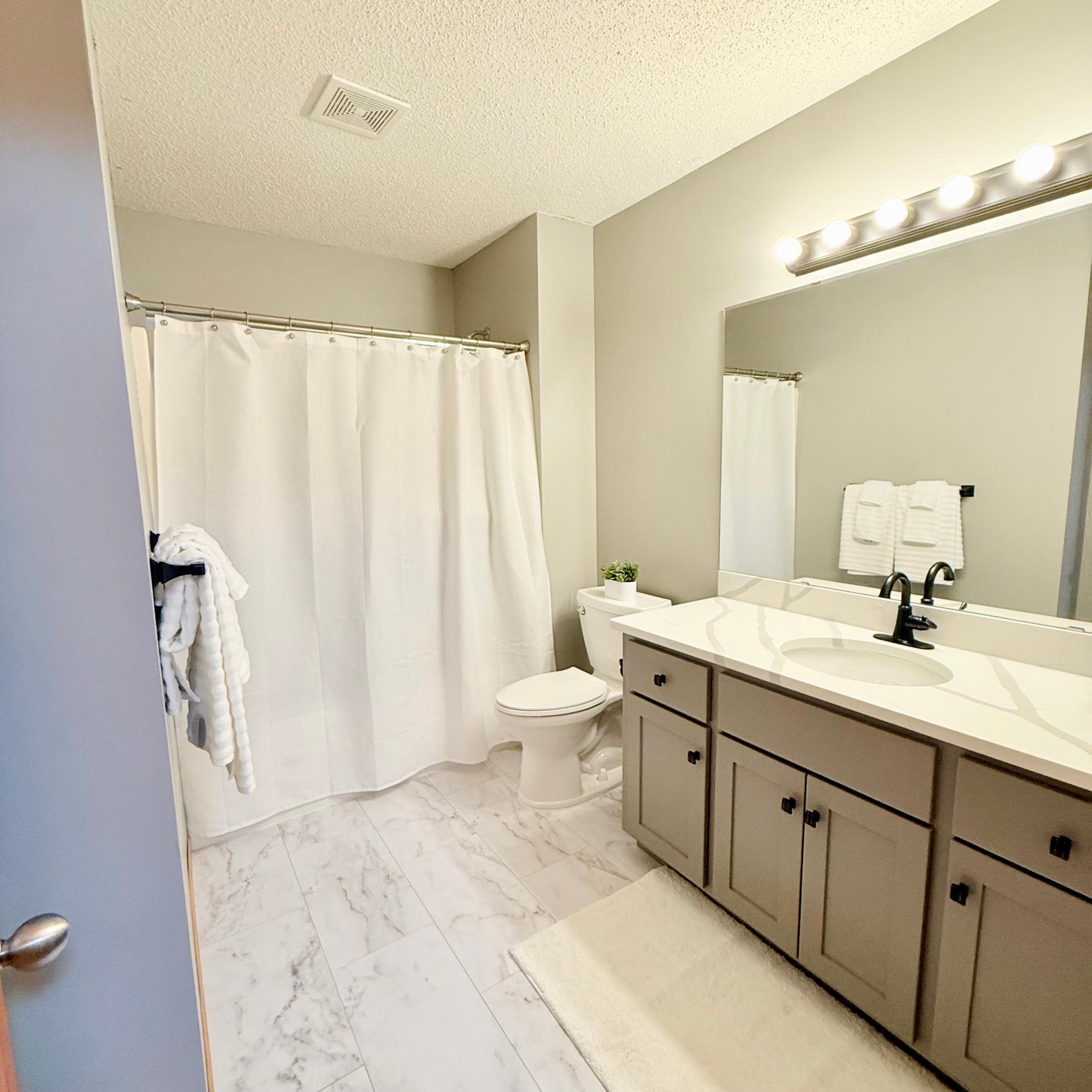 Upper Level Full Bathroom