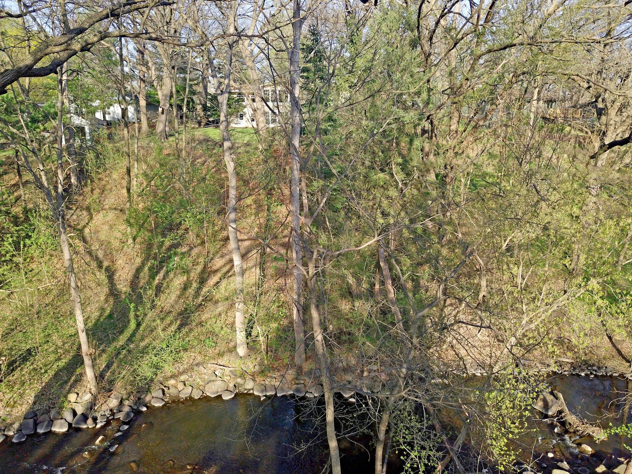 Perched above the Bassett Creek valley, there is a never ending parade of wildlife and nature out your back door! Watch for deer, fox, turkeys, ducks, river otters, opossum, a wide variety of birds and more!