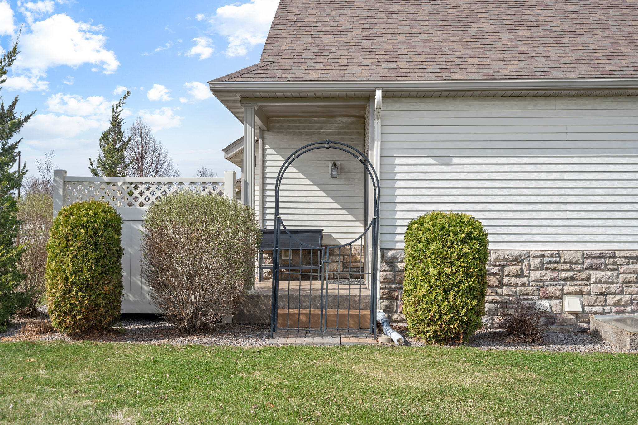 Great side access to the South East facing Deck & Patio.