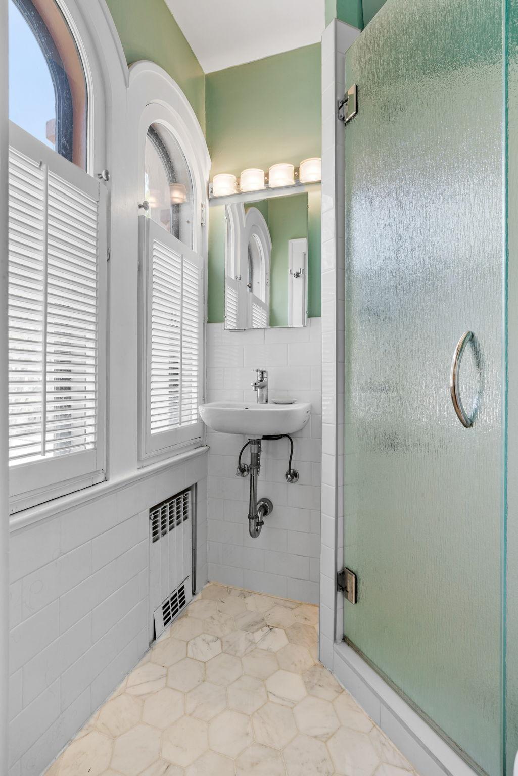 60-web-or-mls-1629 25th St-60.jpg