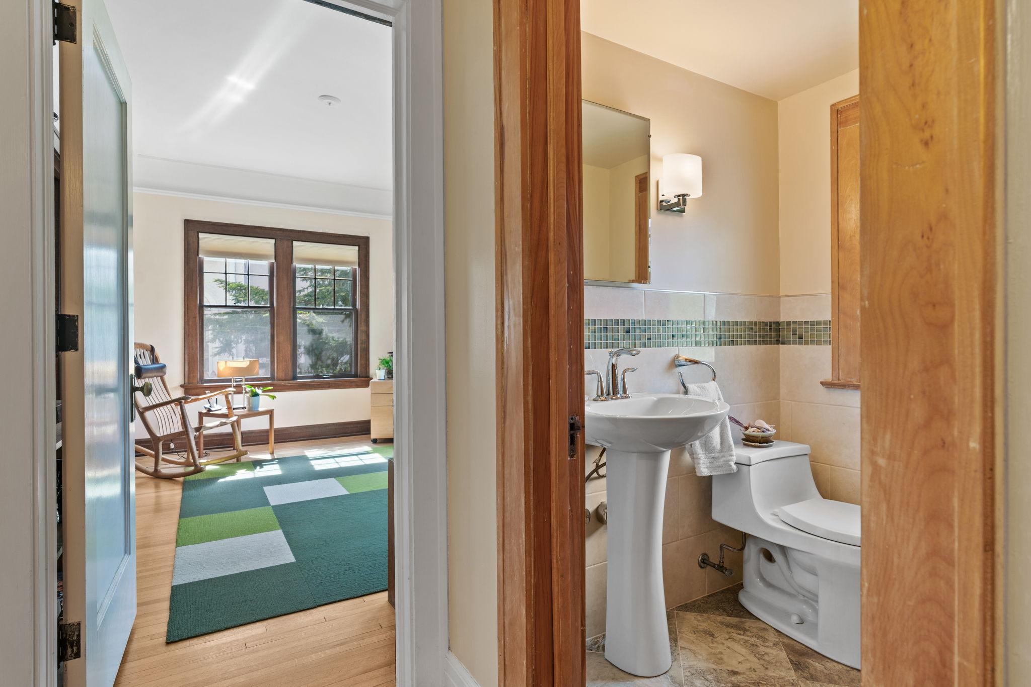 47-web-or-mls-1629 25th St-47.jpg