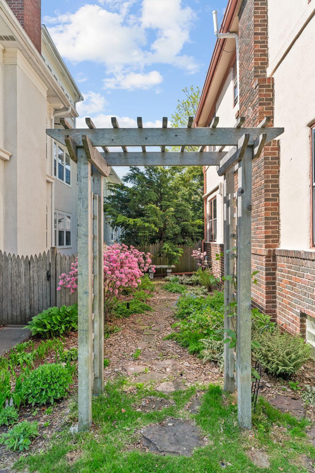 5-web-or-mls-1629 25th St-5.jpg