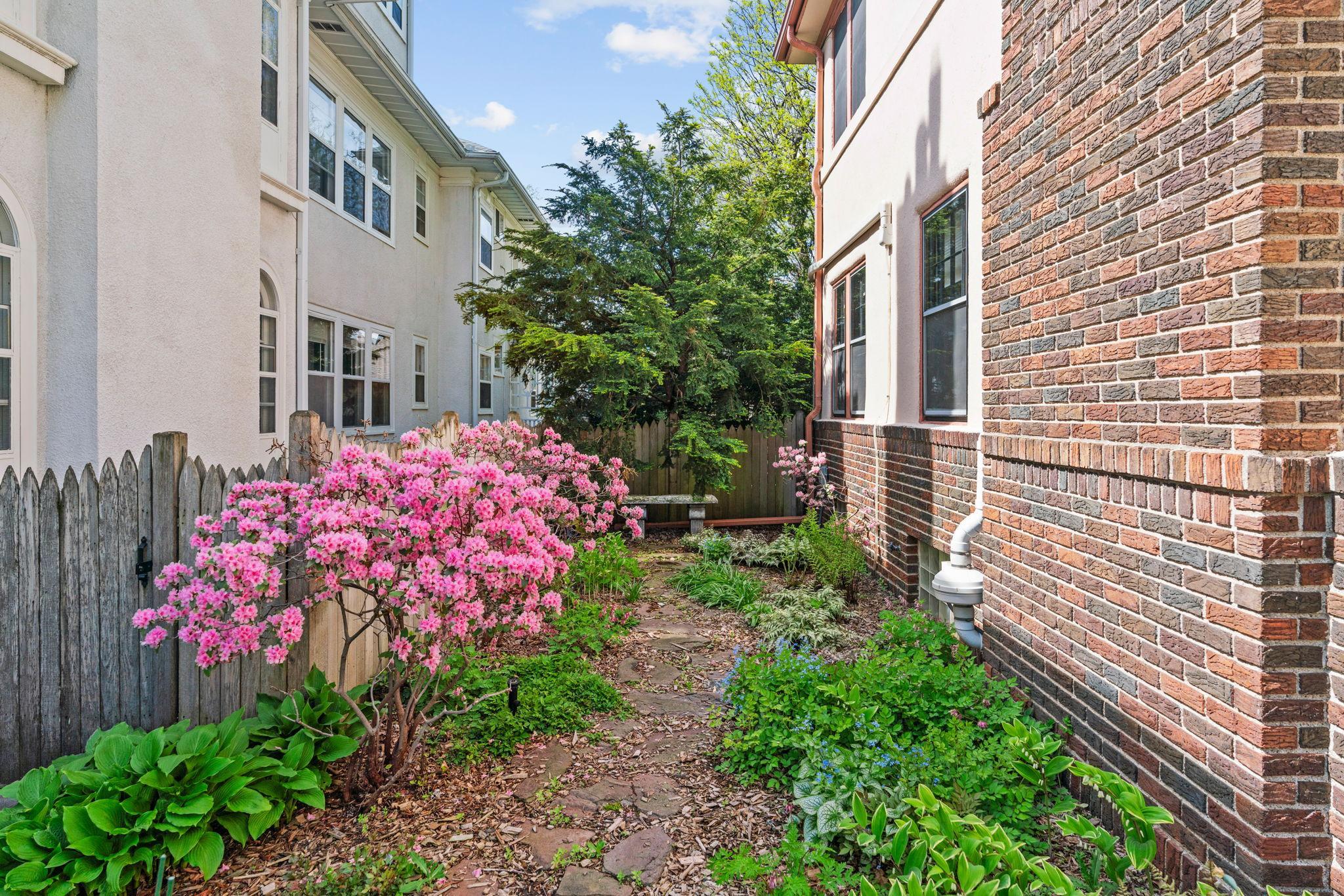 6-web-or-mls-1629 25th St-6.jpg
