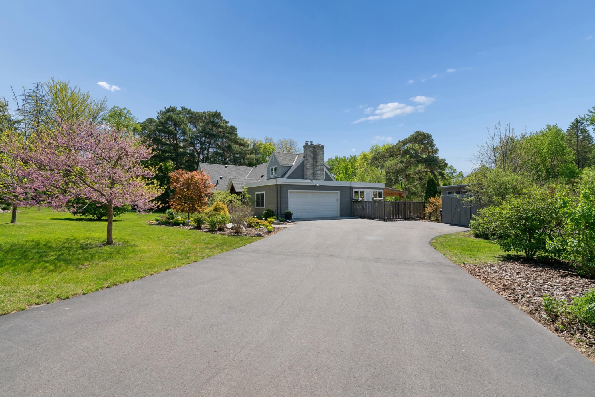 Welcome Home to 784 Hilltop Court in Mendota Heights, Minnesota