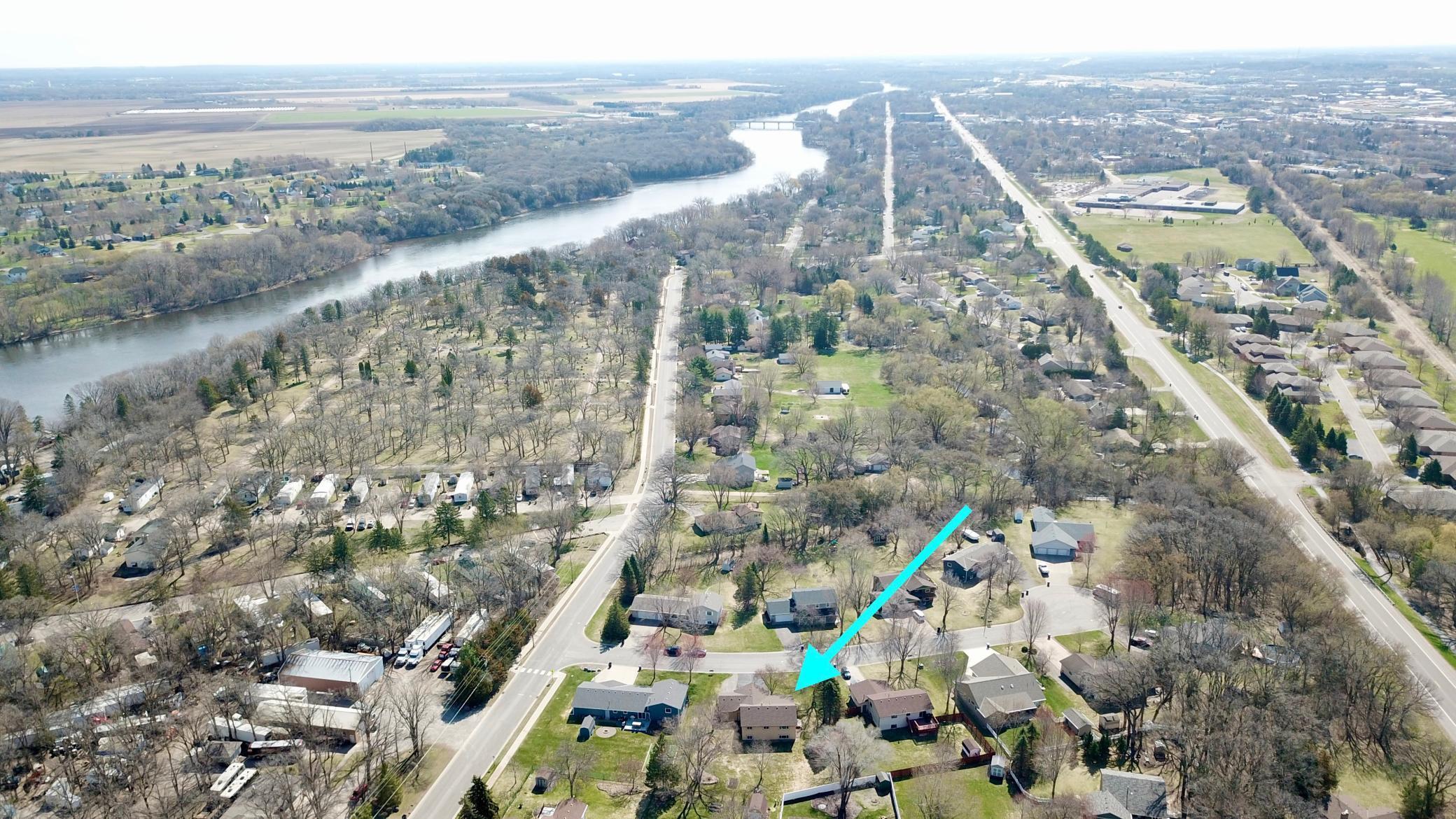 Close to the river and Montissippi county park.