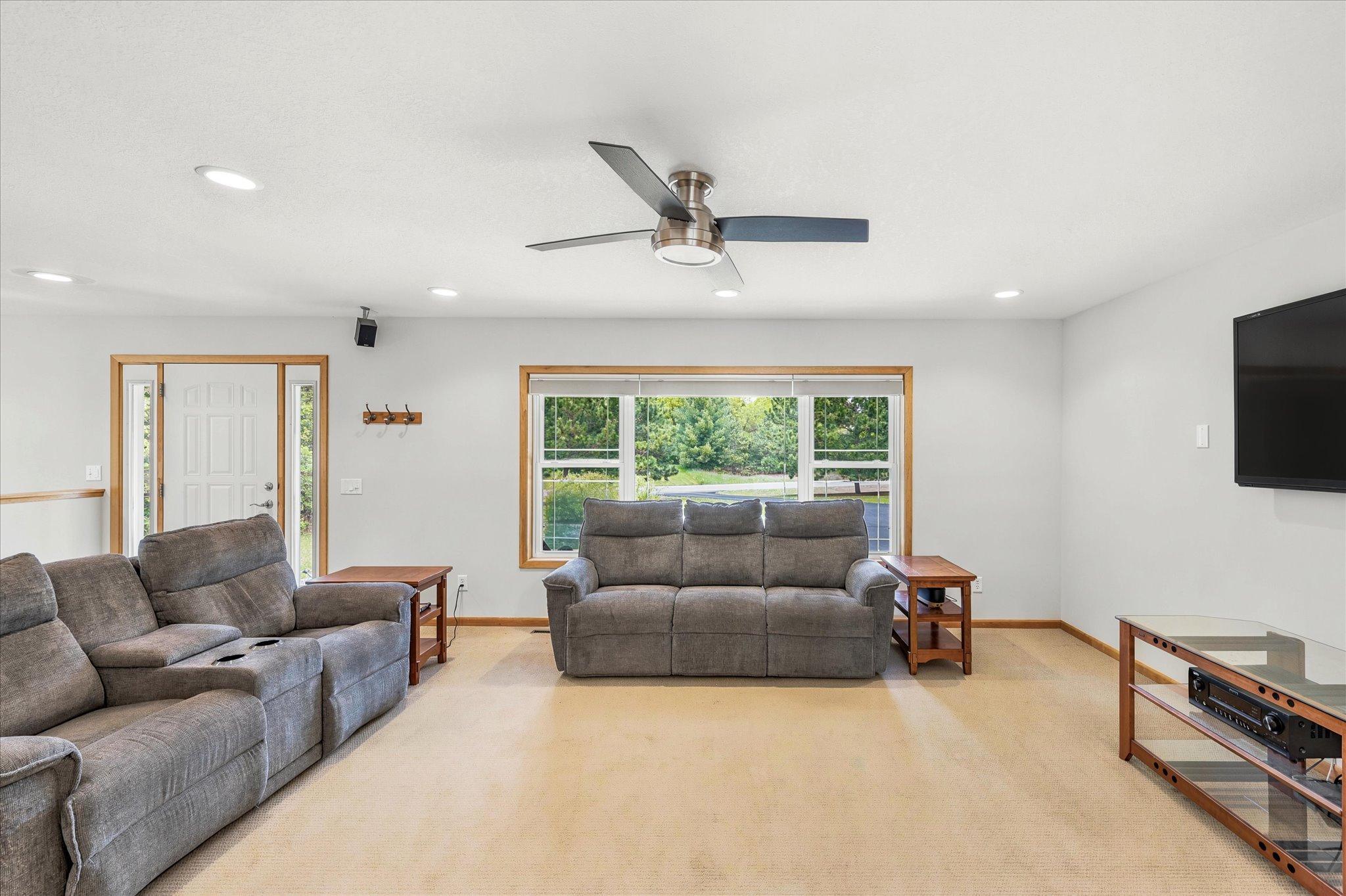10-18757 243rd Ave NW [3078706]- 010.jpg