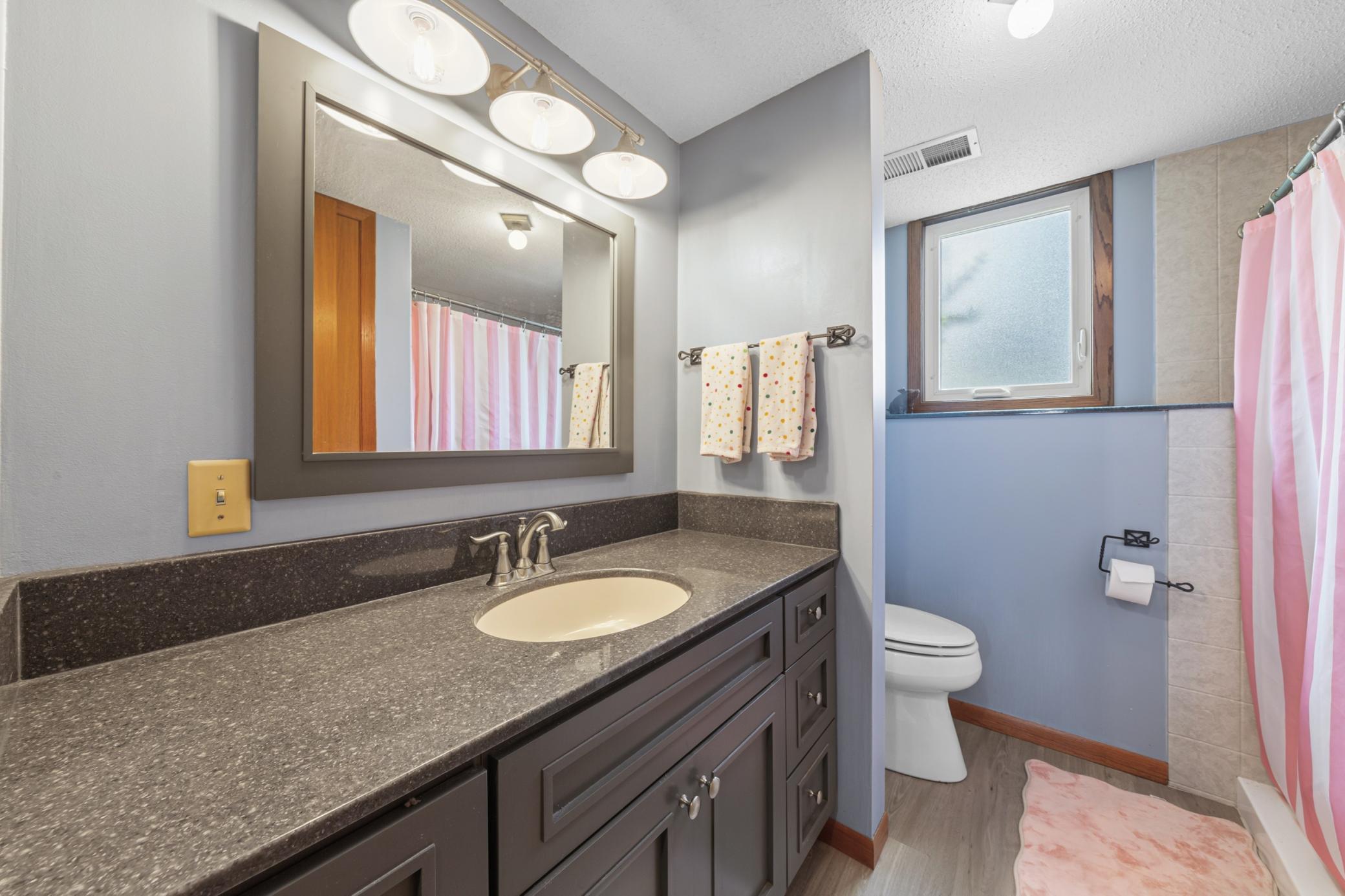 34 bathroom_lower.jpg