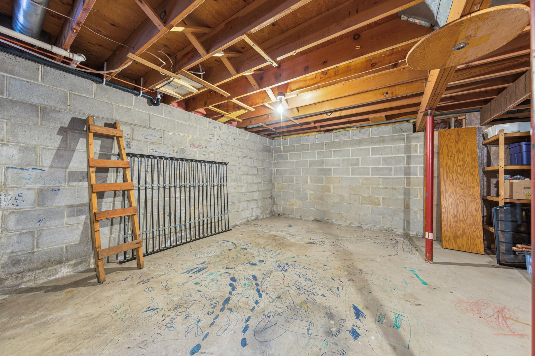 36 storage_lower.jpg