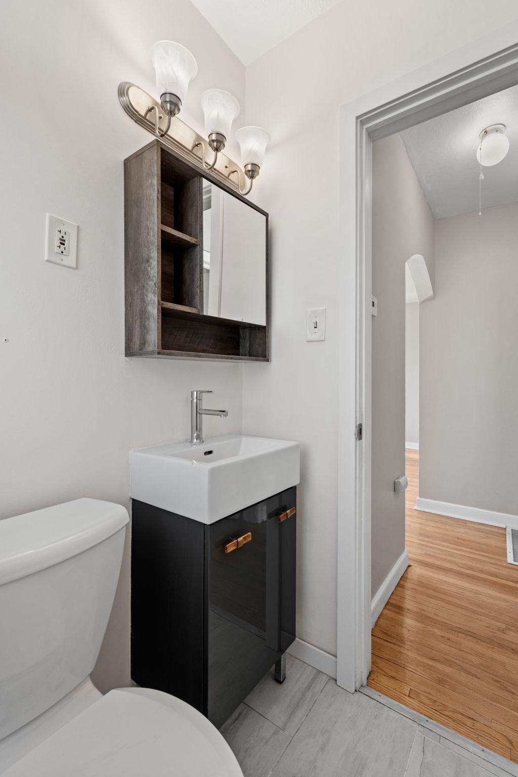 20-web-or-mls-1120 5th Ave S-20.jpg