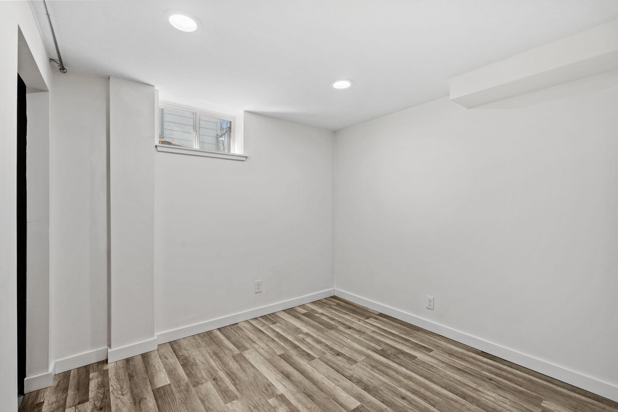 29-web-or-mls-1120 5th Ave S-29.jpg