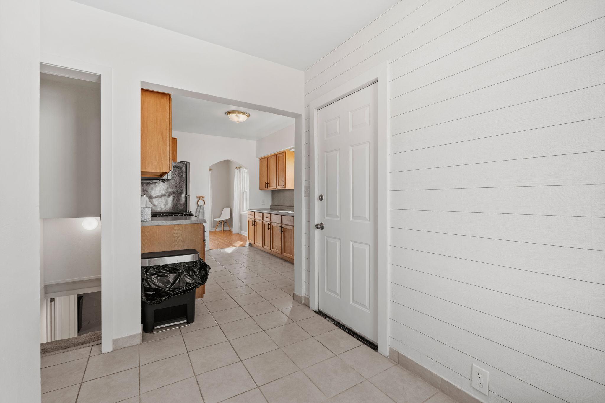 14-web-or-mls-1120 5th Ave S-14.jpg