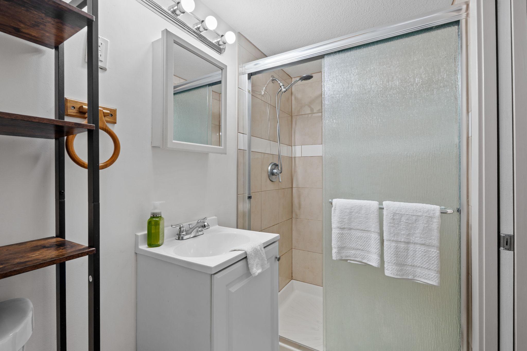 27-web-or-mls-1120 5th Ave S-27.jpg