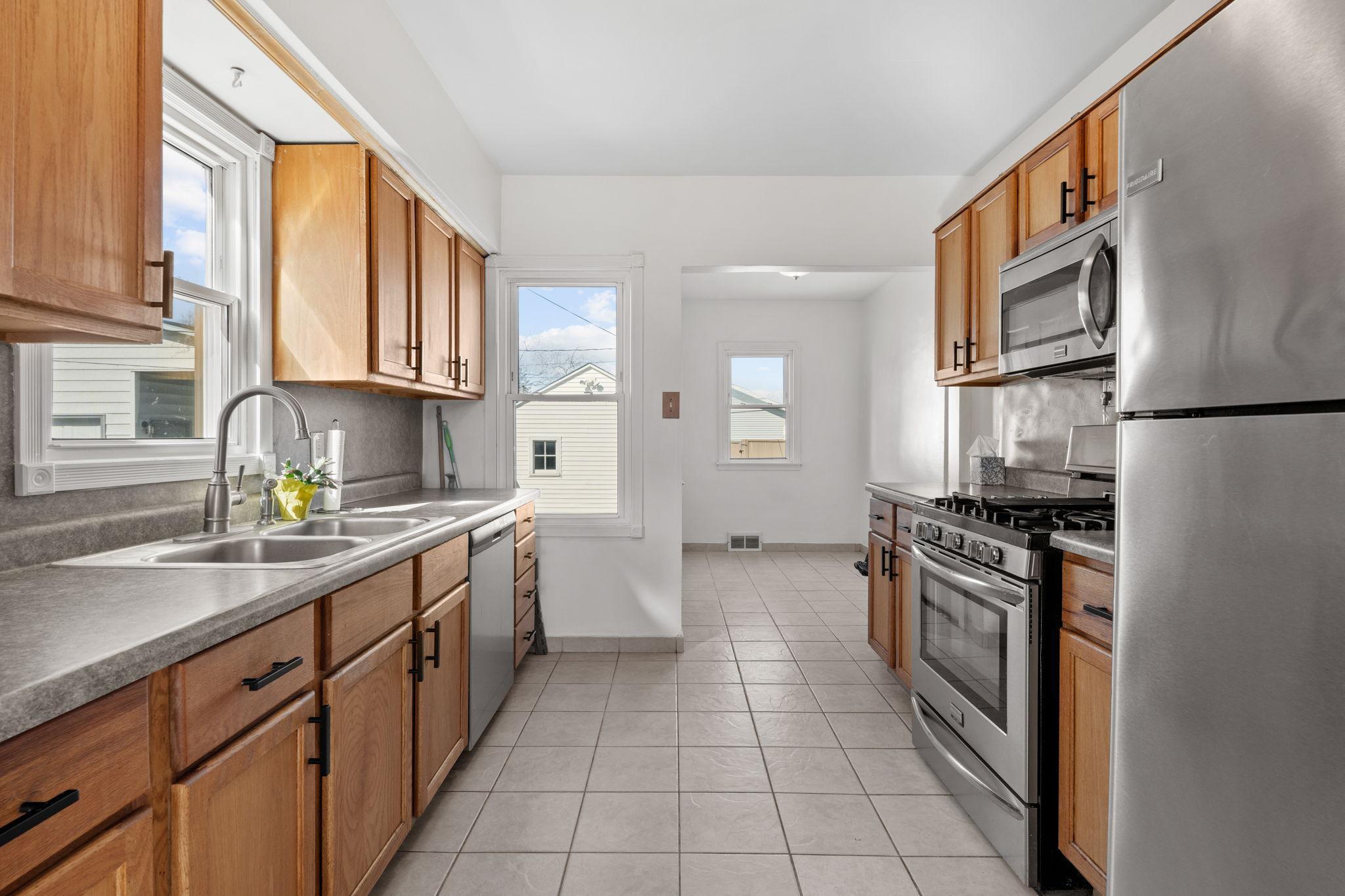 10-web-or-mls-1120 5th Ave S-10.jpg