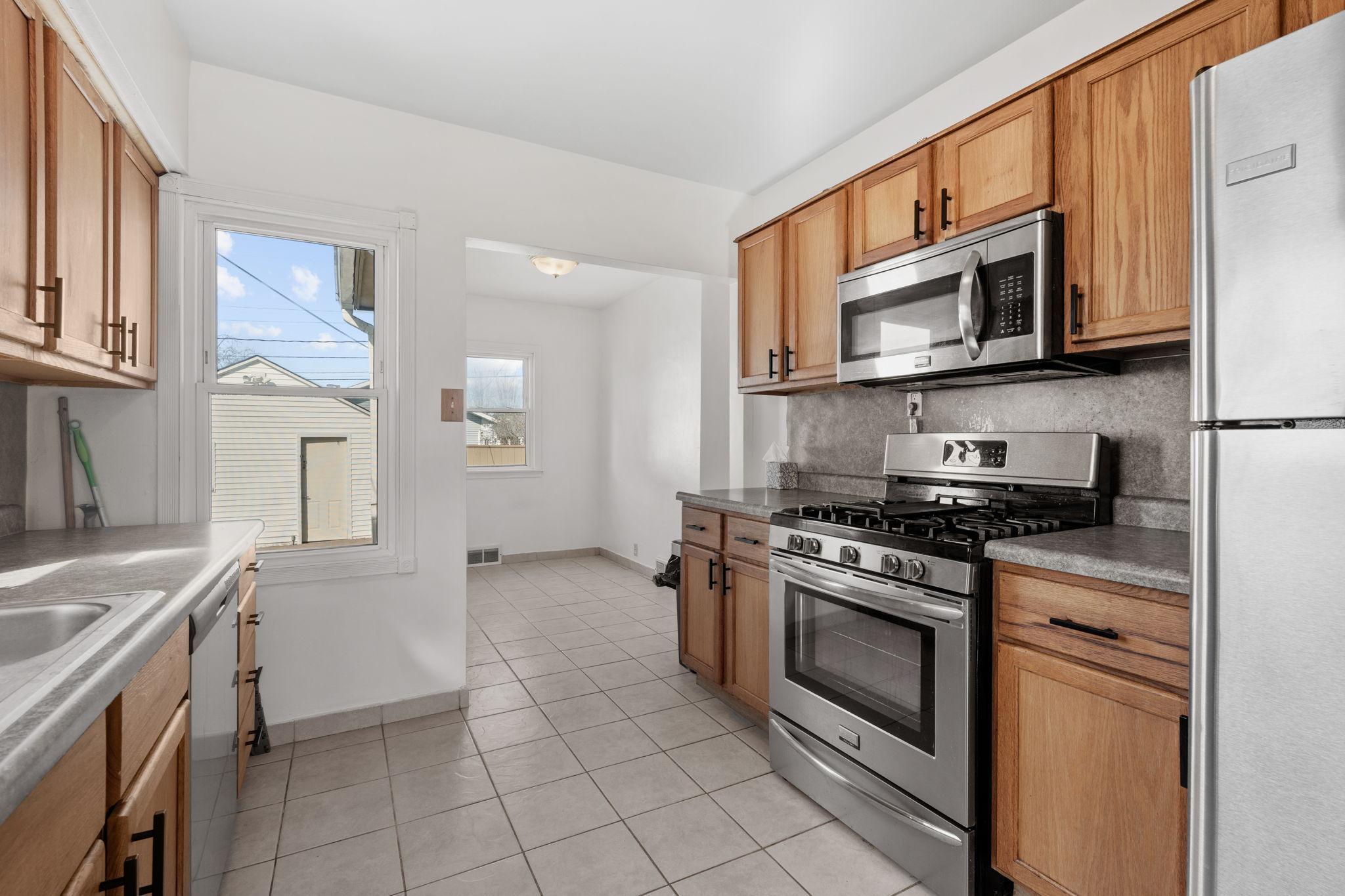 11-web-or-mls-1120 5th Ave S-11.jpg