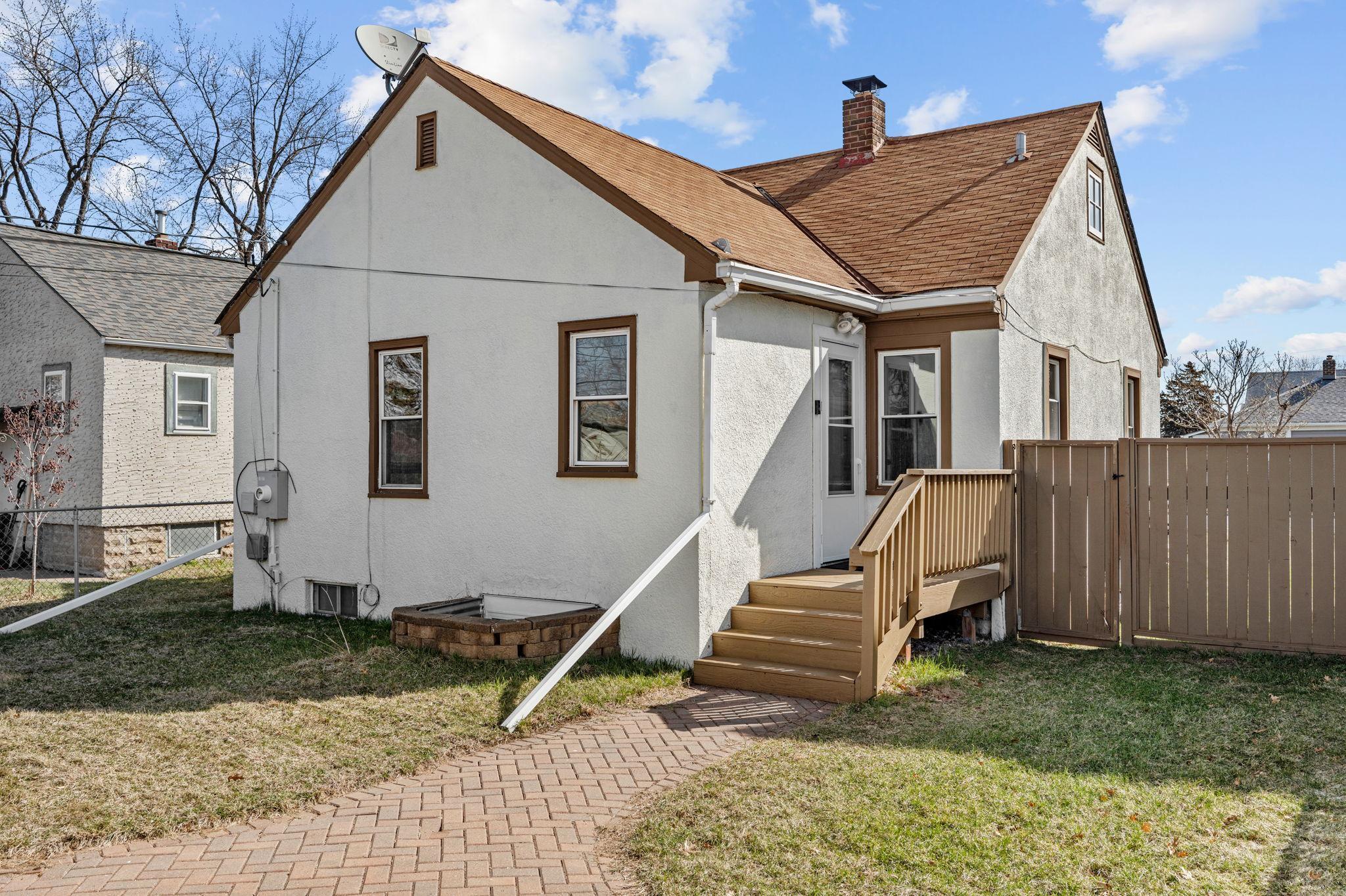 5-web-or-mls-1120 5th Ave S-5.jpg