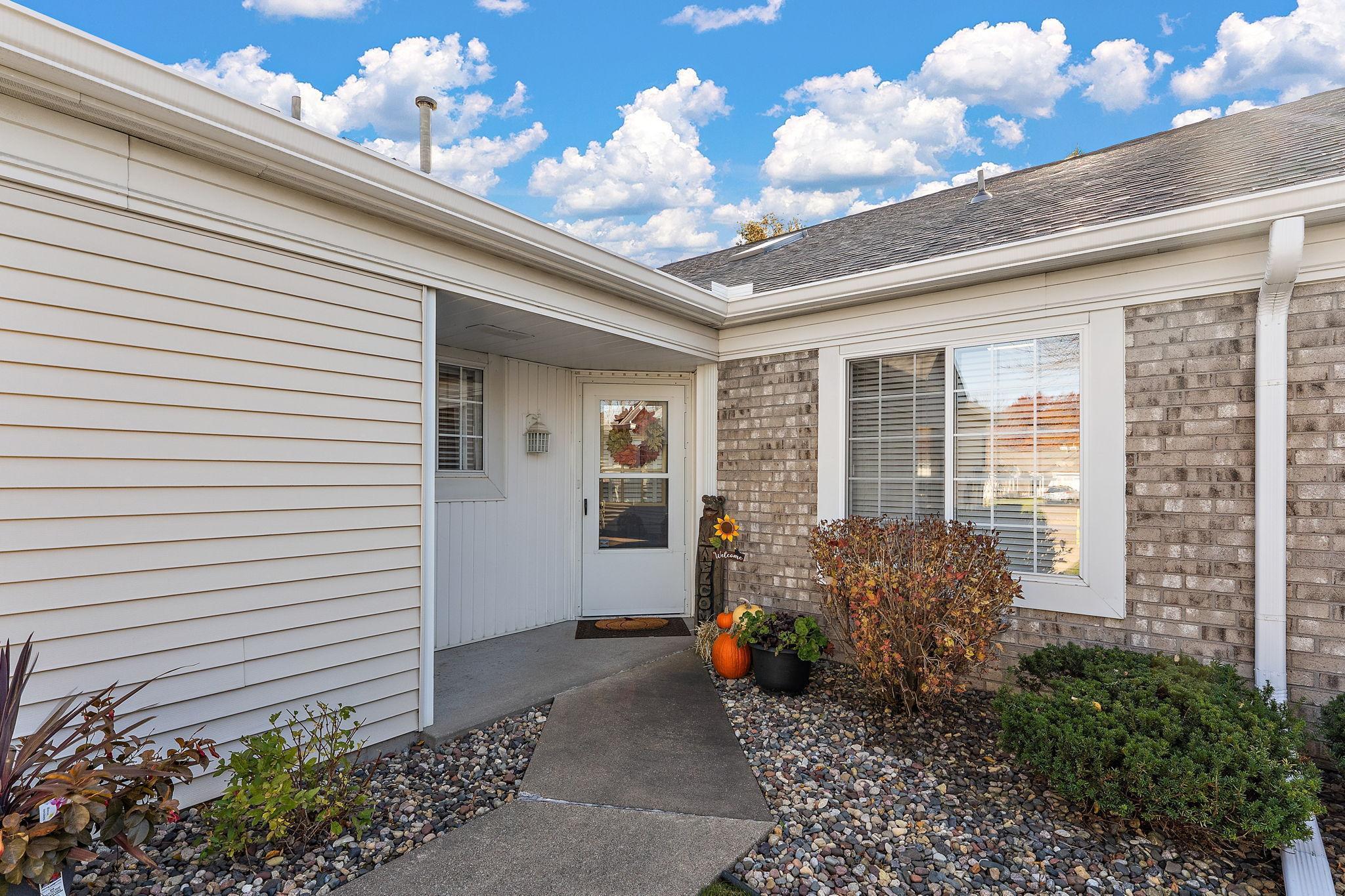 Private front patio sitting area