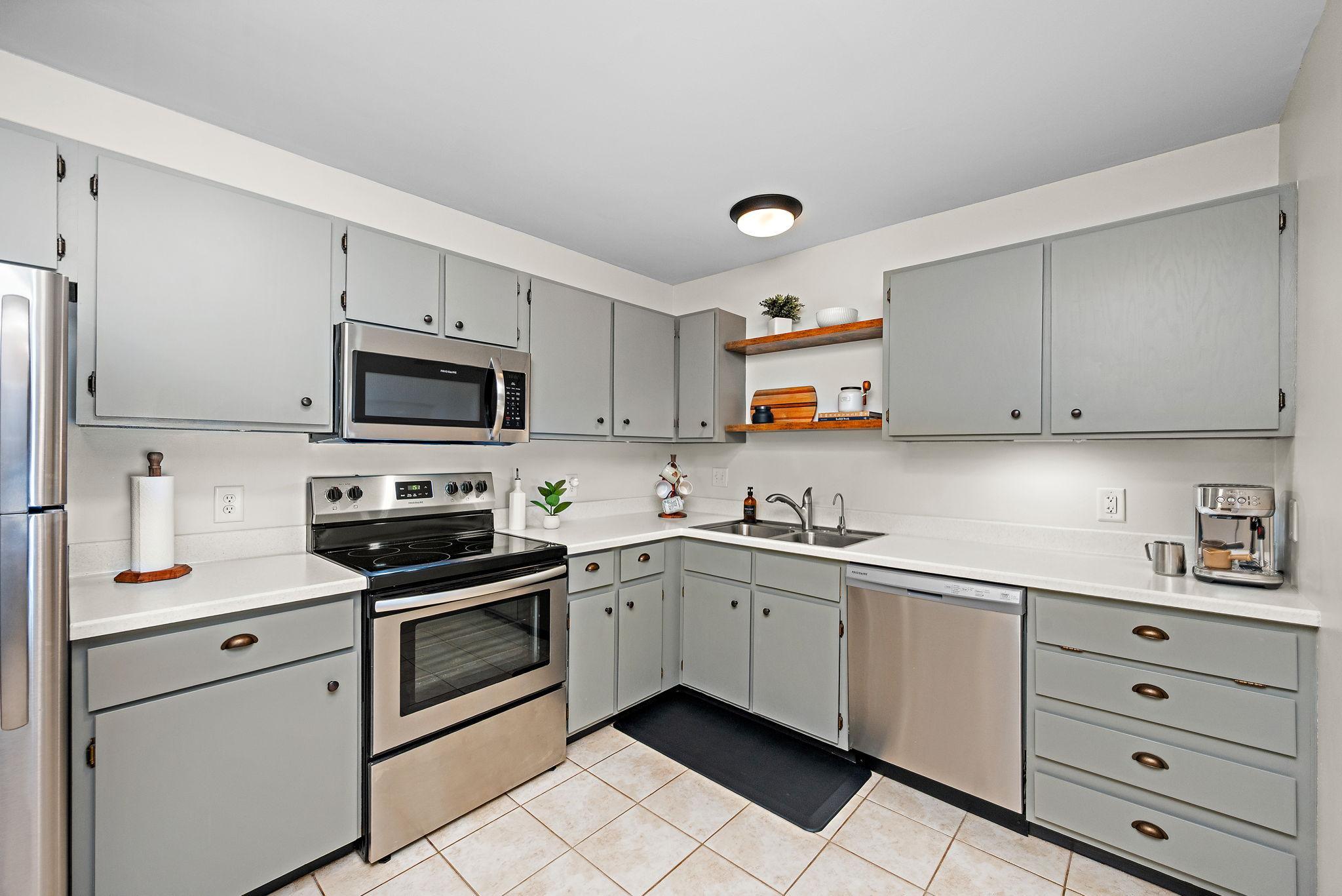 The Functional Kitchen offers stainless steel appliances, abundant cabinetry, great prep space, and purified drinking water right at the sink.