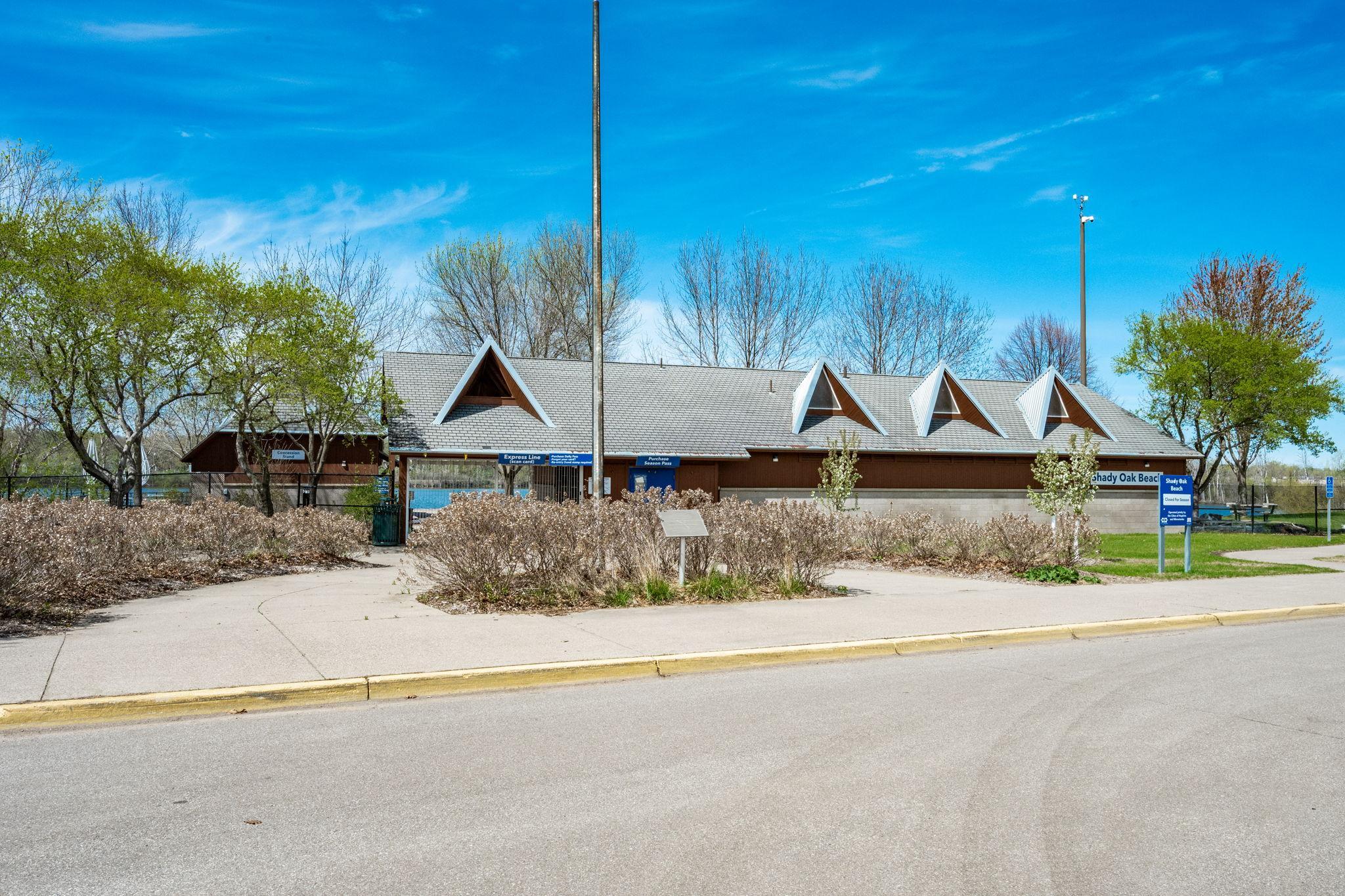 Spend your summer days at nearby Shady Oak Beach, known for its clear water, sandy shoreline, and inviting setting.