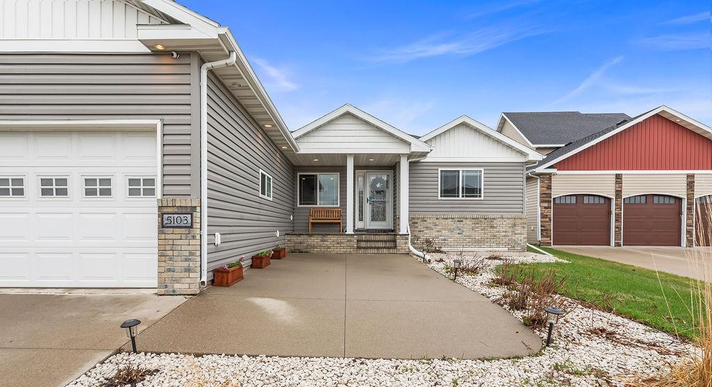 Spacious walkway area to your front door & porch
