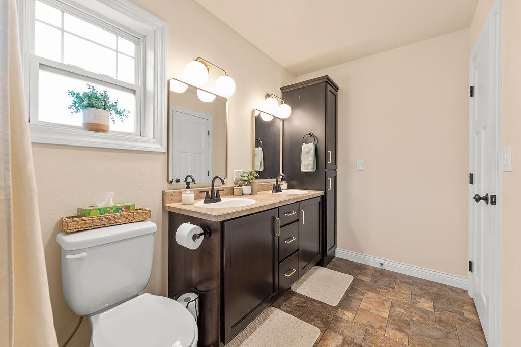 Double sinks, full linen cabinet