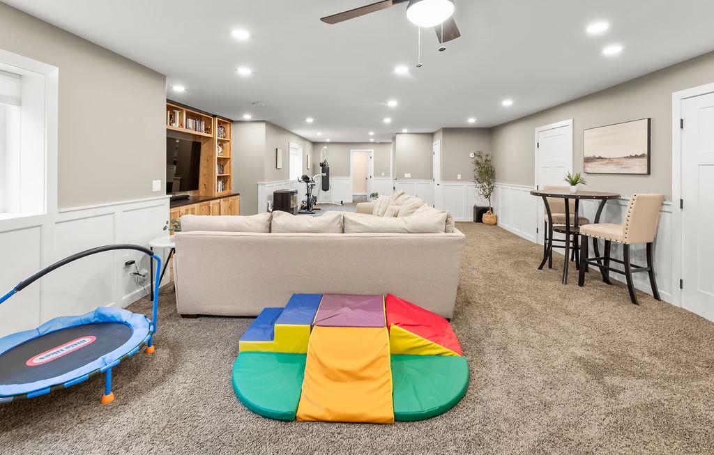 View towards stairs & bedrooms.