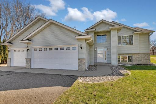 1002 Brook Court, Sauk Rapids, MN 56379