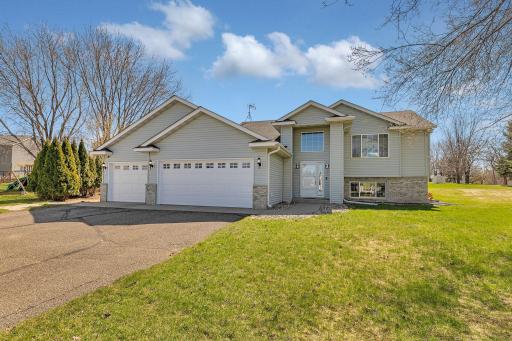 1002 Brook Court, Sauk Rapids, MN 56379