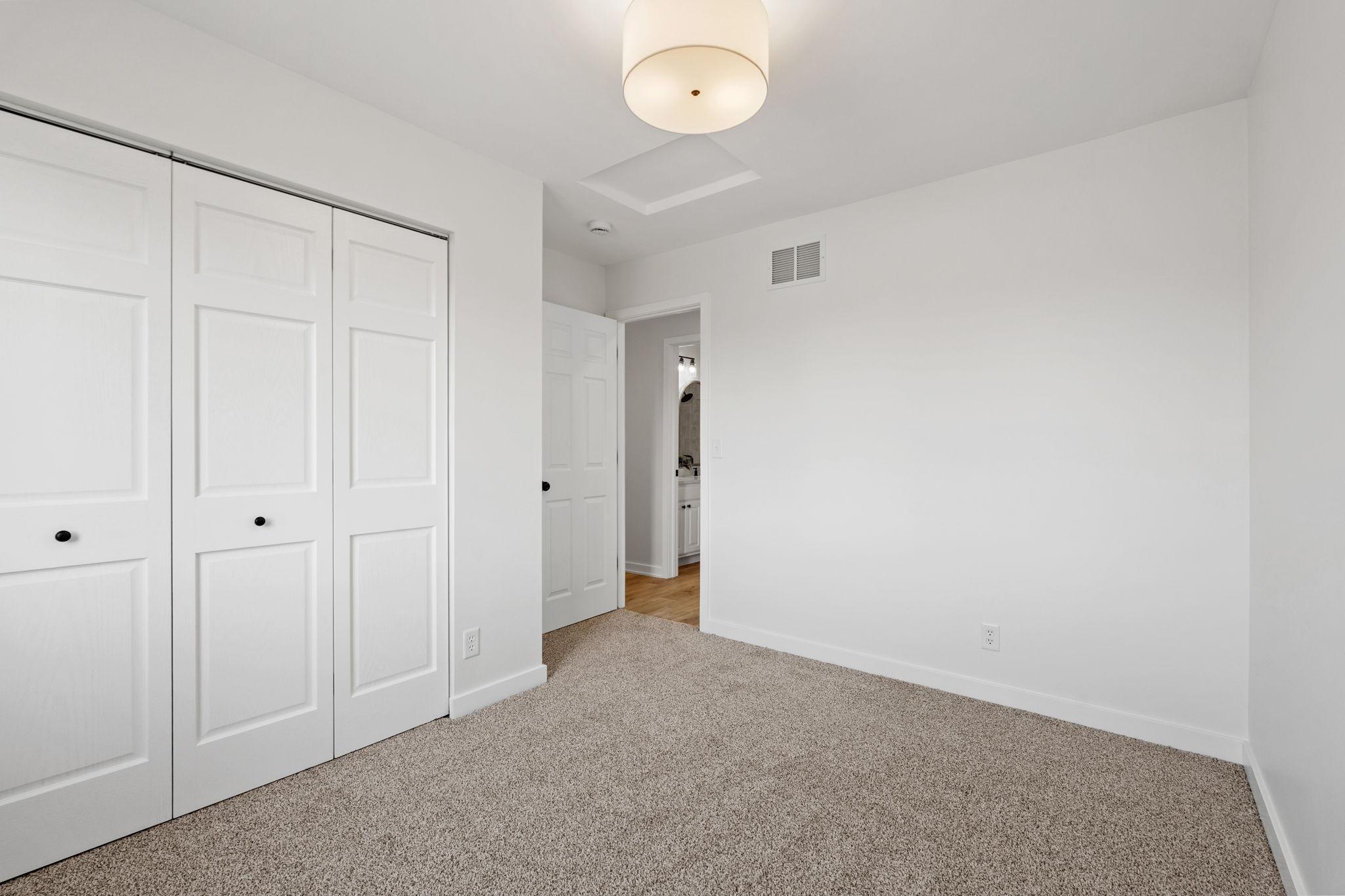 28-web-or-mls-9307 73rd St S-28.jpg