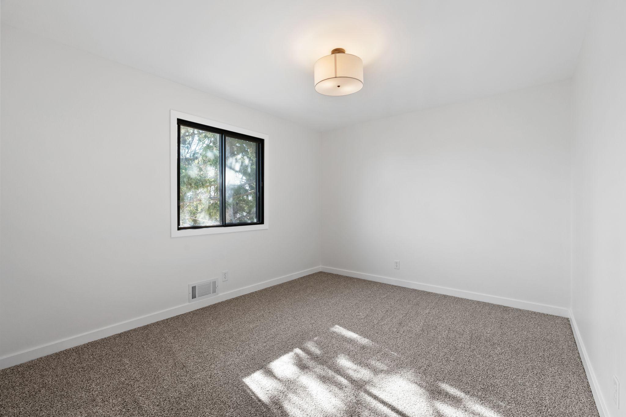 29-web-or-mls-9307 73rd St S-29.jpg