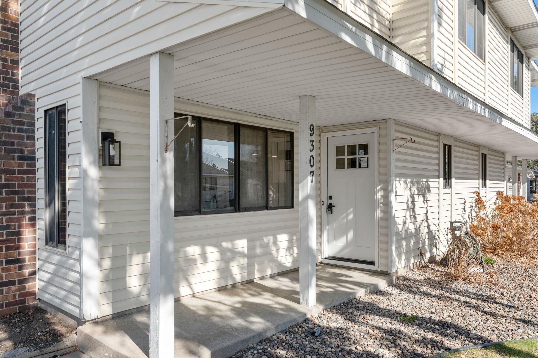 3-web-or-mls-9307 73rd St S-3.jpg