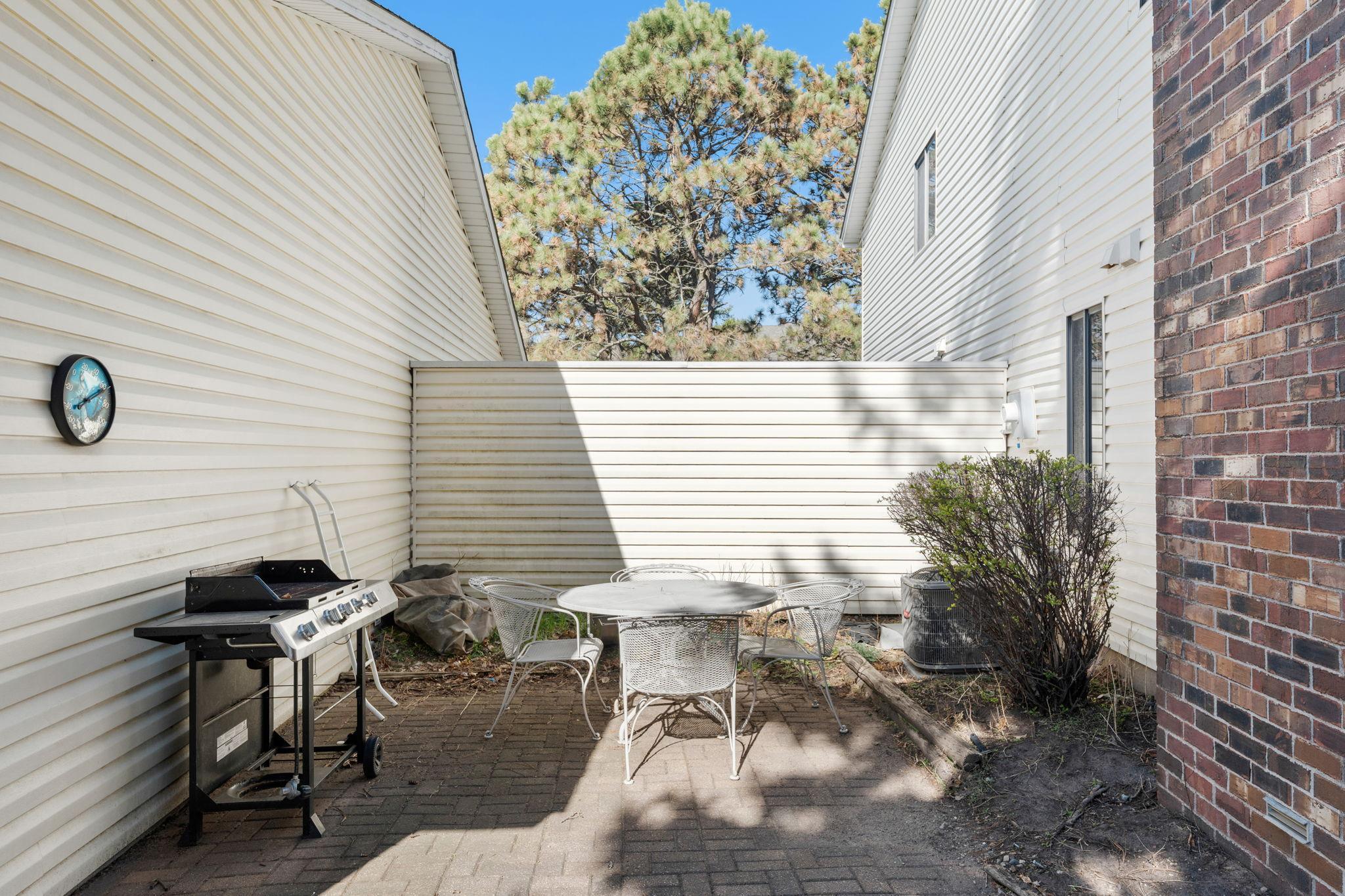 4-web-or-mls-9307 73rd St S-4.jpg