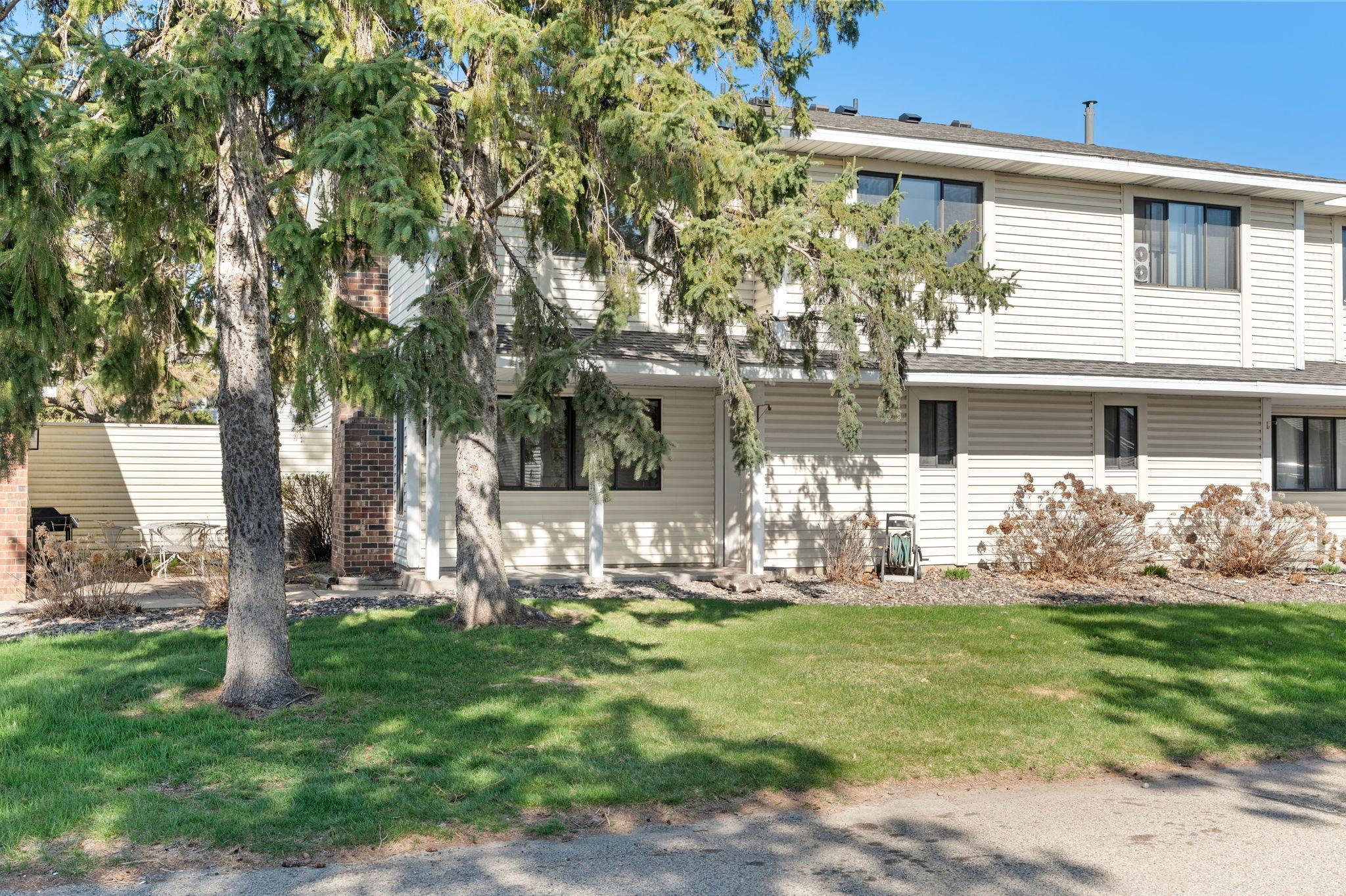 2-web-or-mls-9307 73rd St S-2.jpg