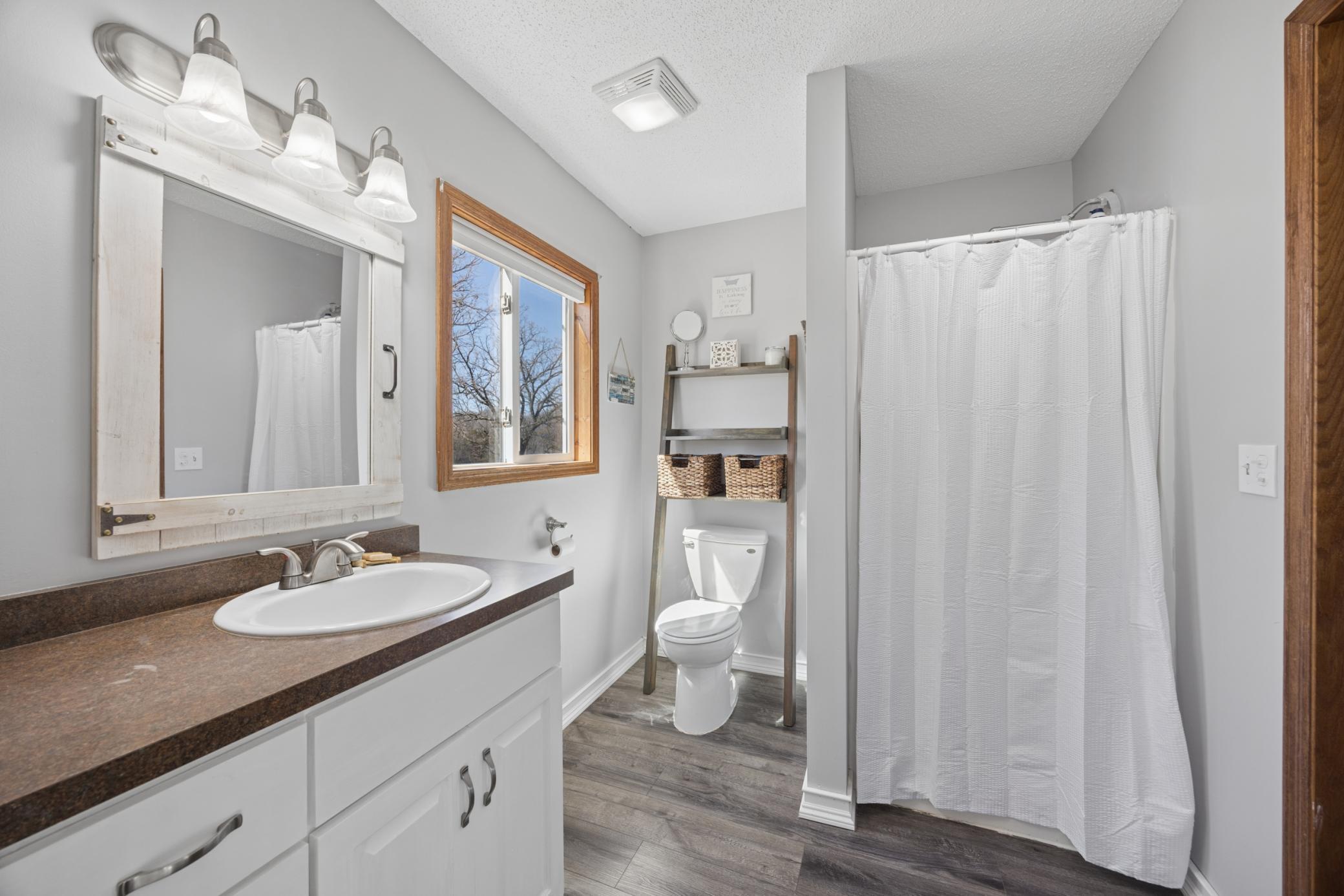 Primary full bath with laminate flooring!