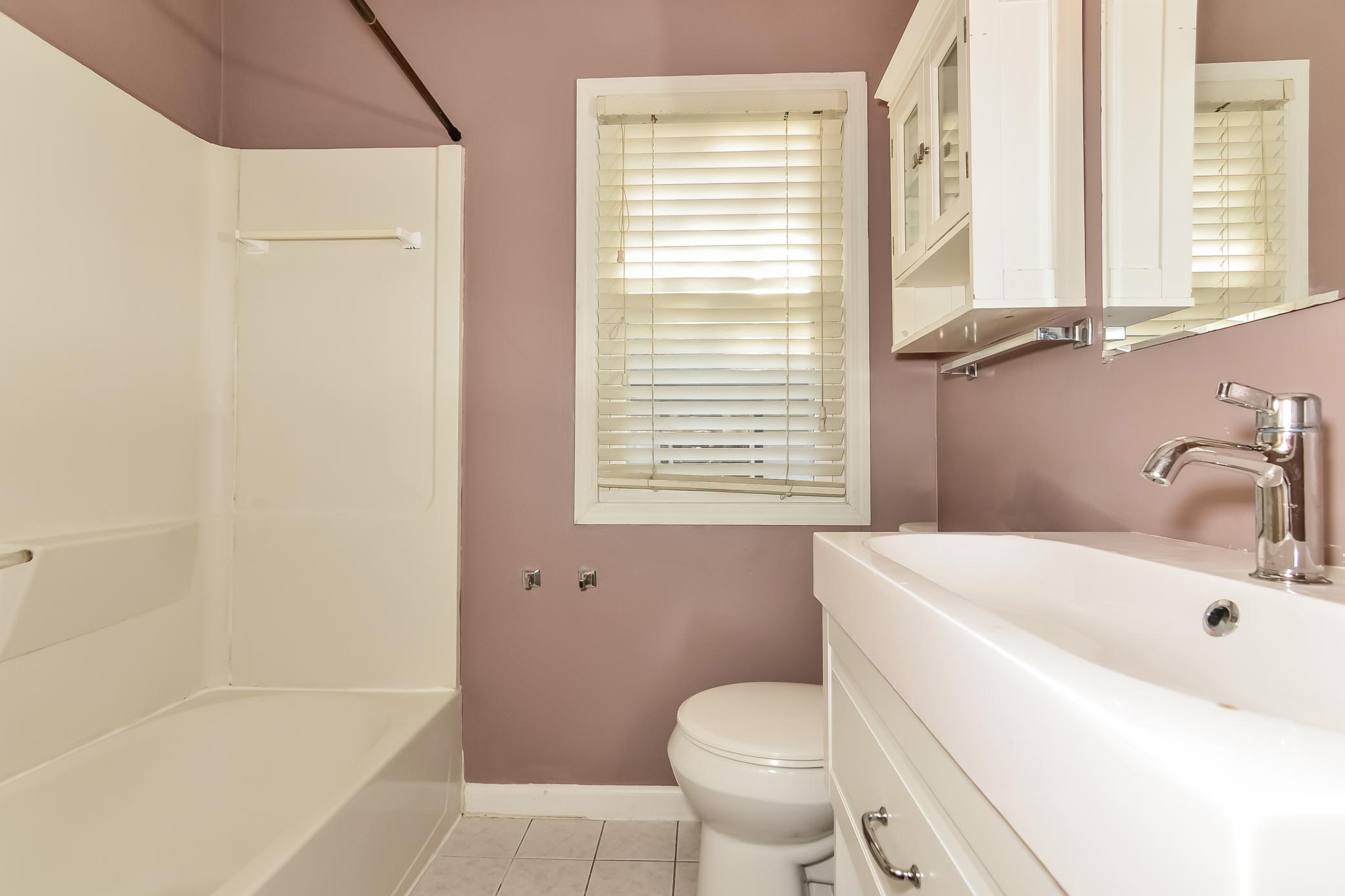 Main Bathroom-14861346.jpg