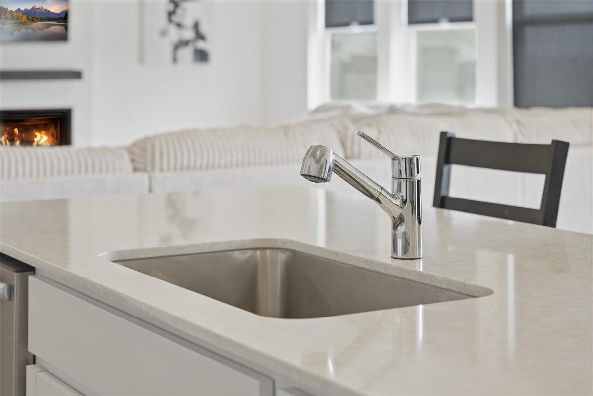 13-Kitchen.jpg