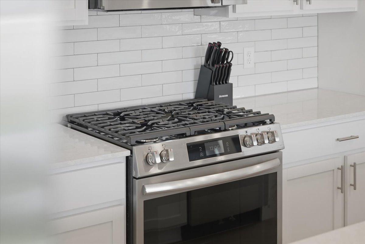12-Kitchen.jpg