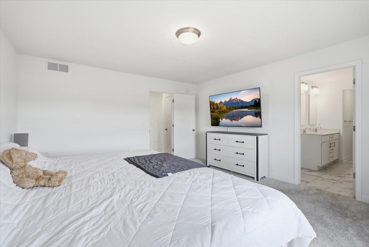 19-Primary Bedroom.jpg