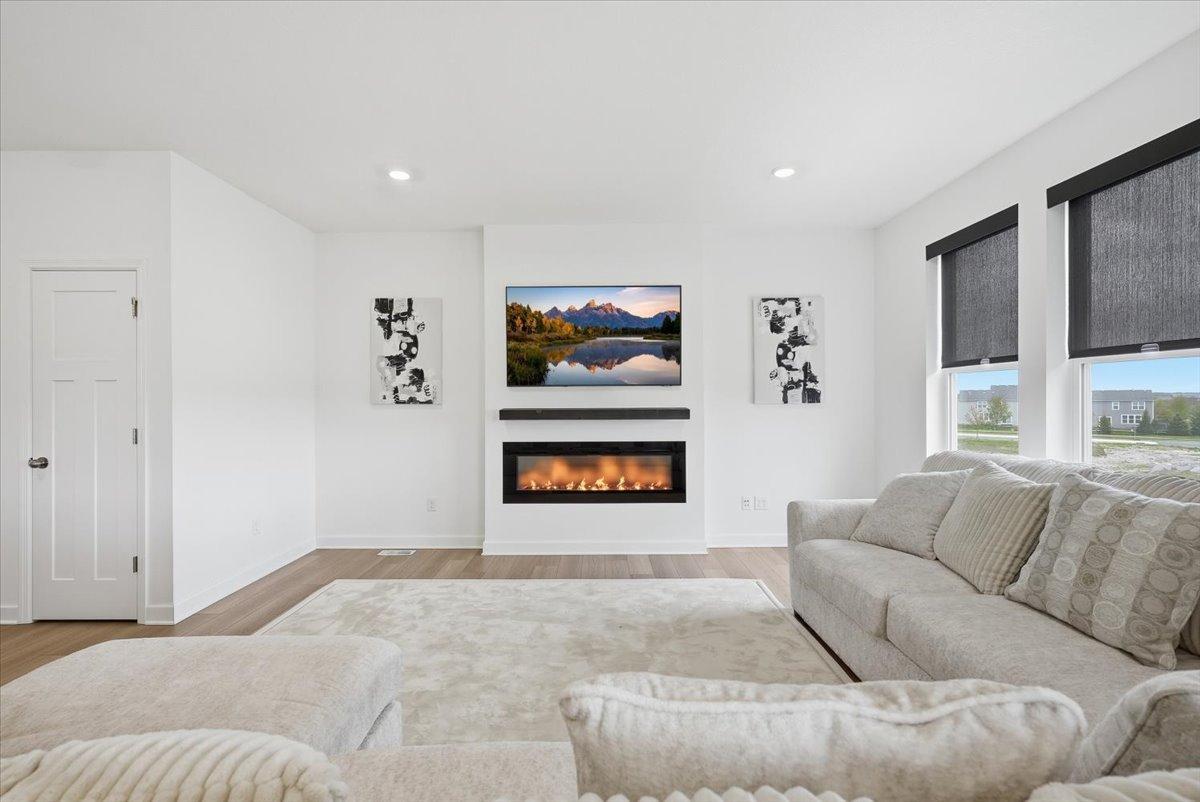 05-Living Room.jpg