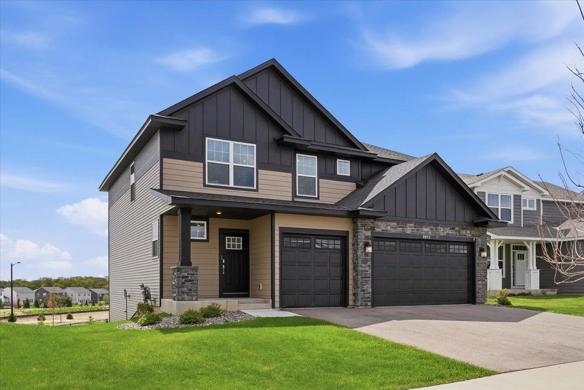 03-Front of Home.jpg