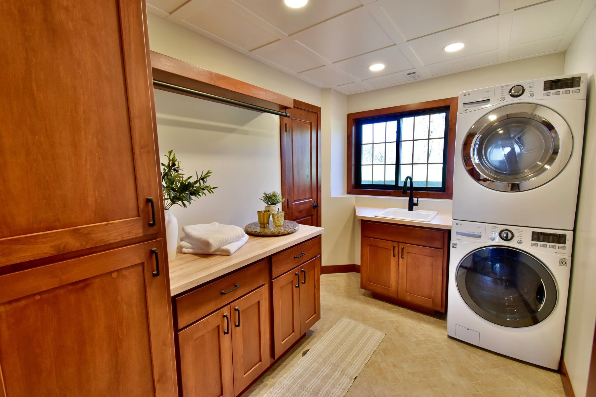 5123 Green Meadow Road SE Osakis, MN 56360 Made to order laundry area, nice linen cabinets and more for storage and utility sink