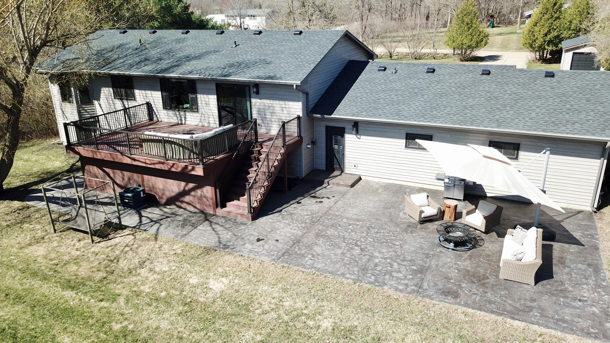 5123 Green Meadow Road SE Osakis, MN 56360 Lakeside you will find the stamped concrete patio and the upper deck perfect for entertaining. Under the deck is huge, enclosed storage area that keep all the lake toys secure and dry.
