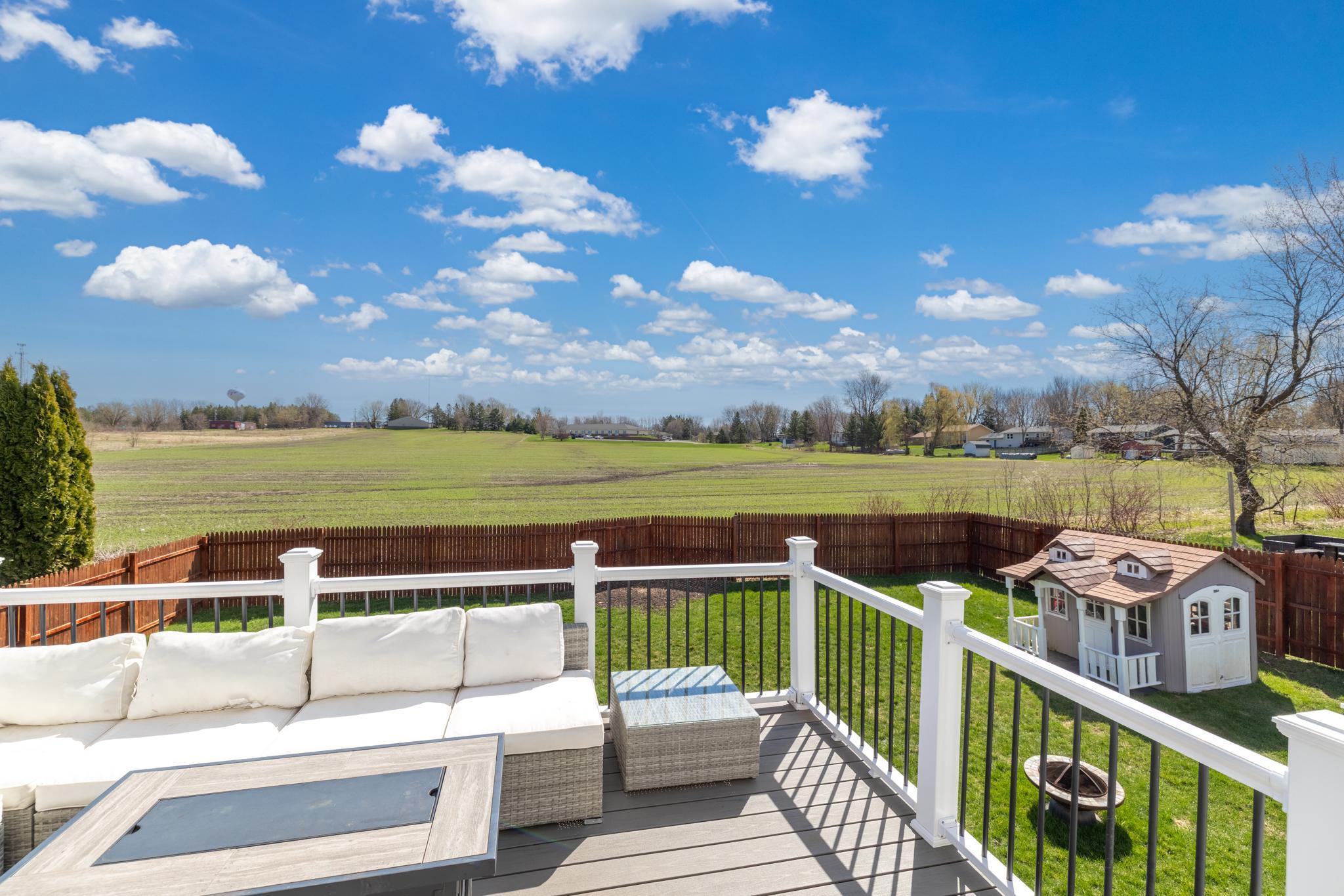 Check out the fully fenced yard