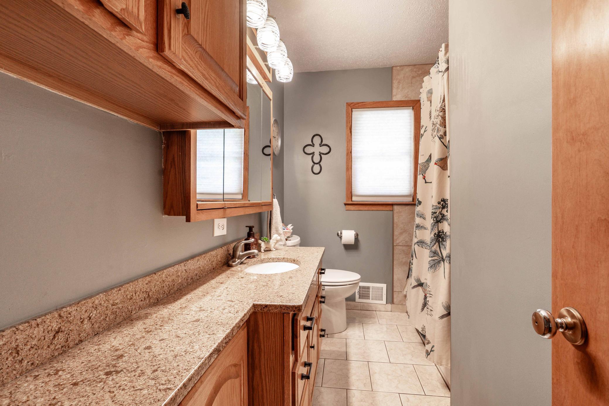 Main Floor Bathroom - Full