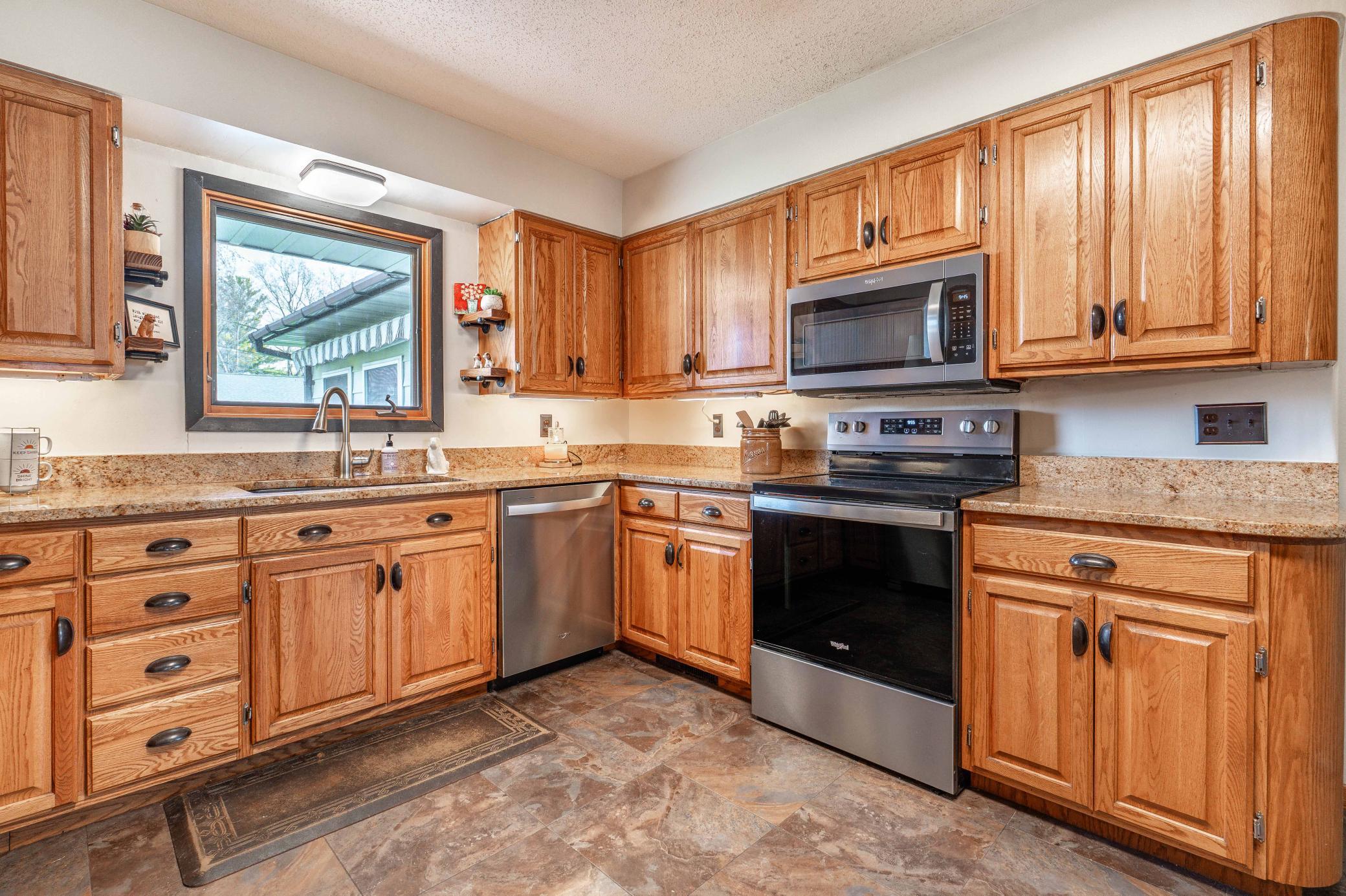 Kitchen - Granite Countertops