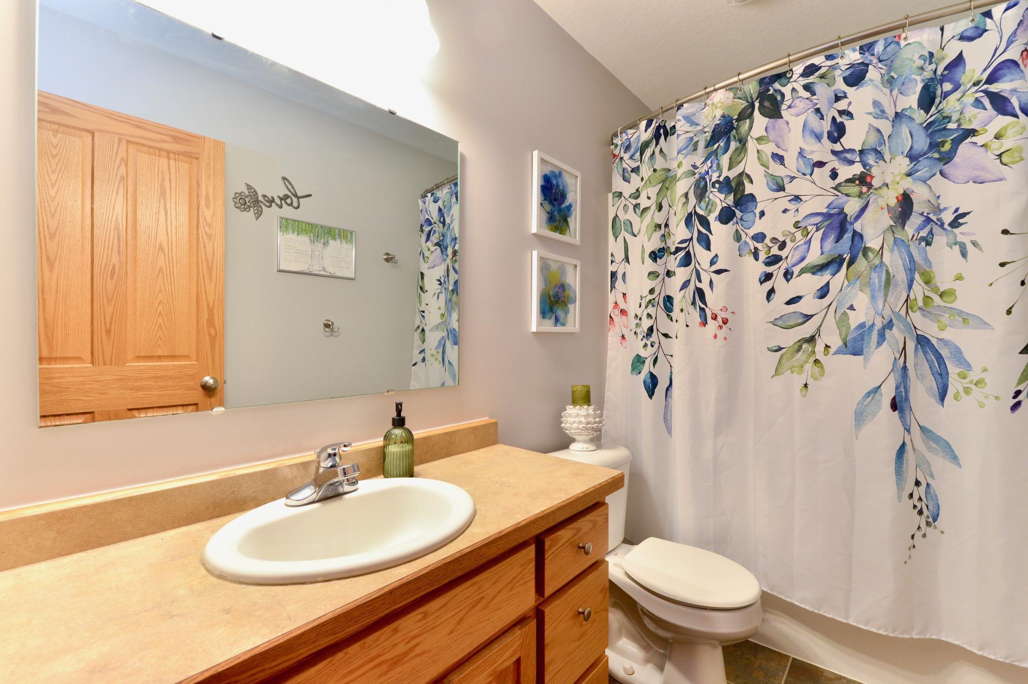 Upper level hallway full bath