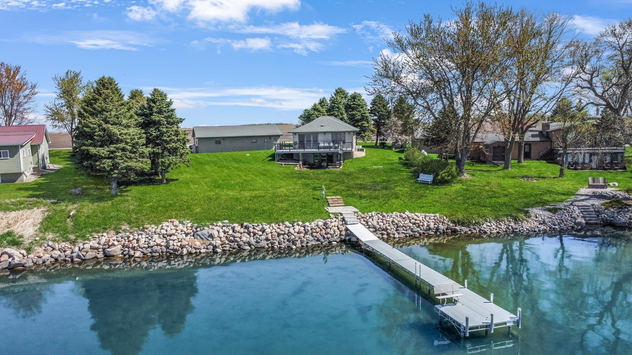 100 ft of pristine lake shore